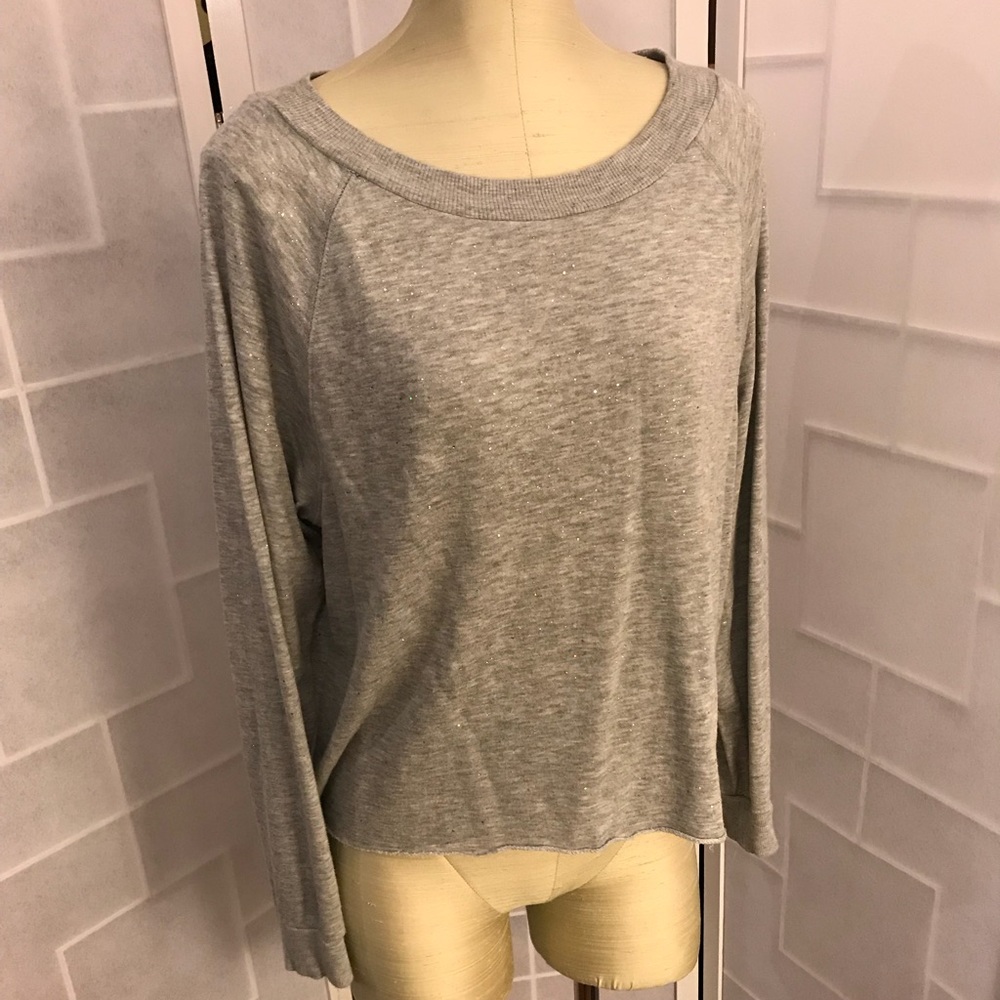 Like new, light grey sparkle pullover, so comfy!!!